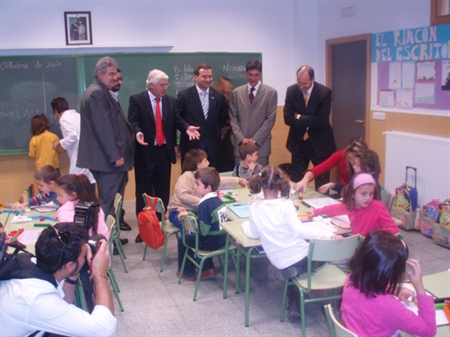 El alcalde asistió a la inauguración del colegio Ciudad Encantada