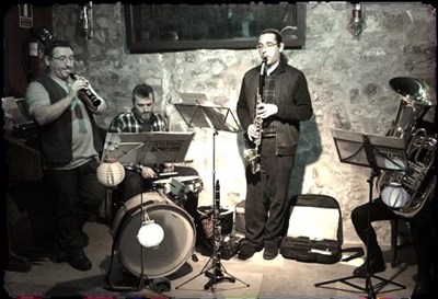 La Orquestina de la Abuela Pina rescatará esta noche en la Plaza de la Merced canciones de antiguas verbenas 