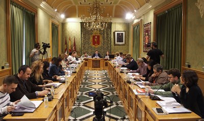 El Pleno aprueba que el campo de fútbol de ‘La Bene’ lleve el nombre del entrenador Joaquín Caparrós Camino 