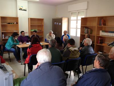 El alcalde se reúne con los vecinos de Valdecabras