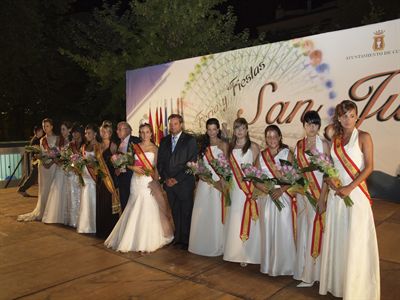 La coronación de la Reina y el pregón de Ángel Pérez marca el inicio de la Feria y Fiestas de San Julián 2009
