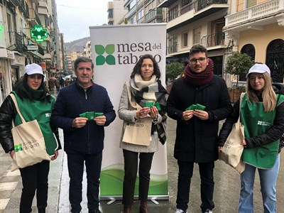 Cuenca y la Mesa del Tabaco conciencian sobre cómo deben desecharse las colillas