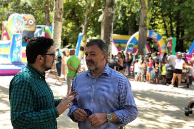 Gran afluencia de público en las actividades infantiles en el parque de Santa Ana 