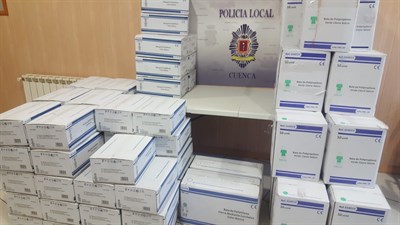 El Ayuntamiento entrega 1.250 batas sanitarias y más de 31.000 manguitos al Hospital y otros centros sanitarios  y asistenciales