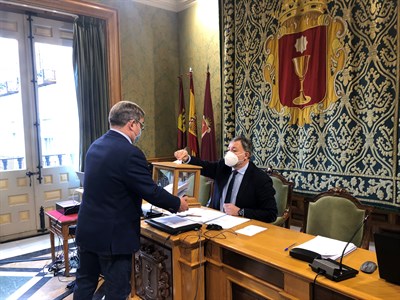 El Ayuntamiento de Cuenca nombra Hija Adoptiva a Teresa Marín Eced