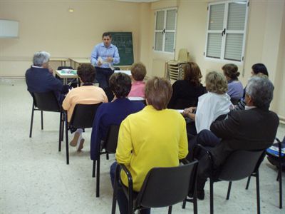 Javier Ruiz inicia la ronda de explicaciones de los Presupuestos Participativos de los concejales de barrio a las asociaciones vecinales