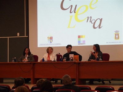 El escritor Antonio Iturbe defiende la labor de las bibliotecas, donde dice sentirse ciudadano 