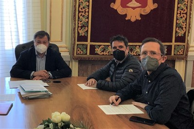 El alcalde recibe a los promotores de Accenet Cuenca, empresa de telecomunicaciones que inicia su actividad en la ciudad