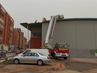 Cierre temporal del polideportivo Samuel Ferrer y del campo de fútbol Obispo Laplana “por precaución” ante el temporal de viento