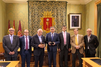 El alcalde de Miami espera que su ciudad se convierta en el puente de salida de muchos visitantes hacia Cuenca