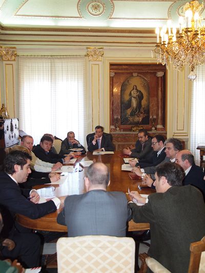 El Ayuntamiento pone en marcha el bono Cuenca AVE Card para ofrecer descuentos a los turistas que visiten la ciudad