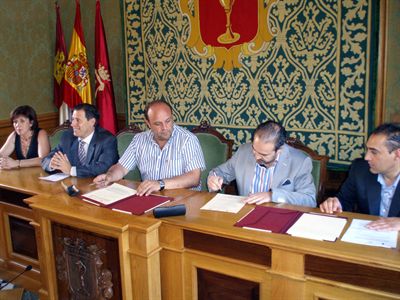 Ayuntamiento de Cuenca y Agrupación de Hostelería firman un convenio que permitirá la promoción de hábitos saludables