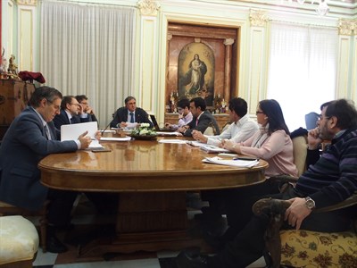 La Junta de Gobierno Local aprueba ceder los títeres de ‘La Máquina Real’ a la Universidad de Almería