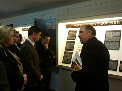 Ávila, presente en la inauguración de la exposición y el curso 