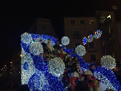 Un año más los Reyes Magos llegan a Cuenca y reciben las peticiones de los más pequeños 