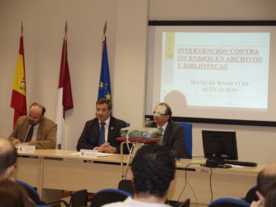 El alcalde inaugura un curso dirigido a formar a trabajadores en archivos, bibliotecas y museos frente a incendios