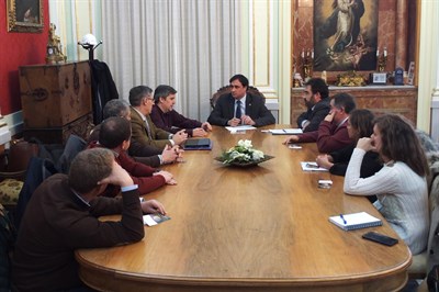 Ayuntamiento y patronal repasan algunos aspectos de la regulación de la carga y descarga en el Casco Antiguo 