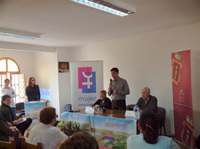 Cañada del Hoyo acoge el acto institucional del Día de la Mujer Rural