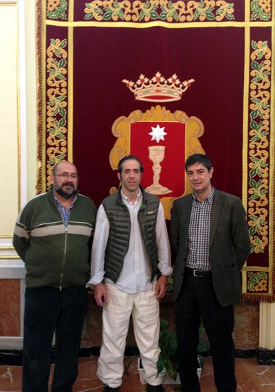 El alcalde recibe al conquense Pedro Cifuentes, nominado al premio más importante del mundo del alpinismo