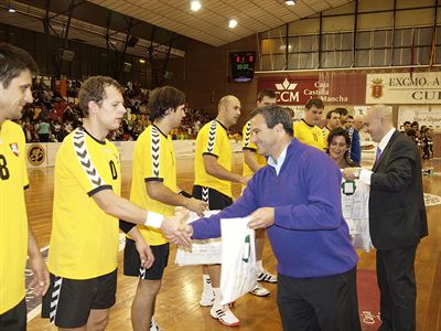 El Ayuntamiento apoya al Cuenca 2016 en su proyecto para difundir el balonmano entre los más jóvenes