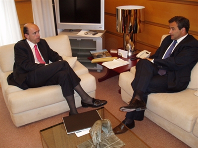 El alcalde traslada al consejero de Infraestructuras de Madrid el proyecto para adecuar la línea férrea para el transporte de mercancías