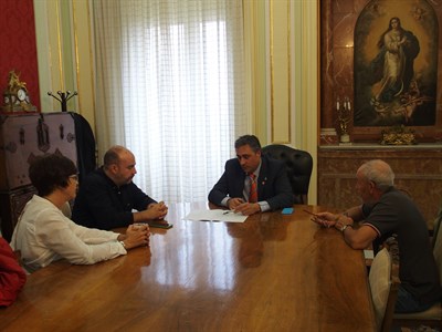 Mariscal recibe a la Asociación Cuenca en Bici para conocer de cerca sus propuestas y animar a los conquenses a que usen la bicicleta para sus desplazamientos cortos