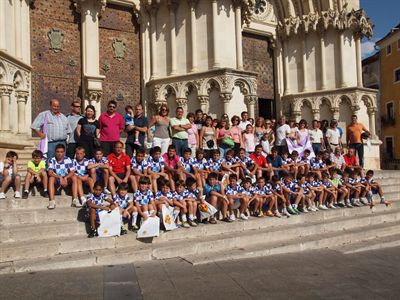 El alcalde recibe a los alumnos de la Escuela Municipal de Fútbol