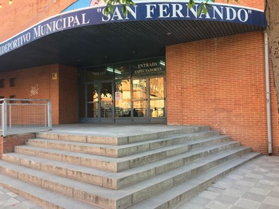 El Ayuntamiento repara las escaleras de acceso al polideportivo municipal San Fernando
