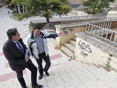 Urbanismo trabaja en un proyecto de recuperación de espacios públicos deteriorados en los barrios de Fuente del Oro, La Paz y Casablanca por un importe de 900.000 euros