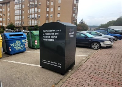 Ya están instalados los nuevos contenedores para la recogida de ropa usada en Cuenca