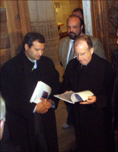 El alcalde comprueba el resultado de la instalación de los sistemas de detección de incendios en la Catedral de Cuenca