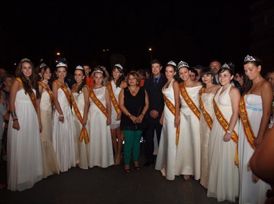 El Recinto Ferial de San Julián 2013 se inaugura tras el desfile y el corte de cinta