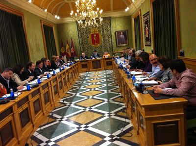 El Ayuntamiento pide a la Junta que mantenga la cartera de servicios del Hospital Virgen de la Luz