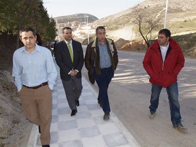 El alcalde visita obras de mejora en el barrio de Tiradores Altos