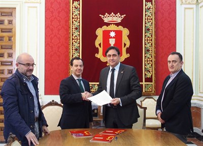Ayuntamiento y Junta de Cofradías renuevan el convenio de colaboración para la Semana Santa 