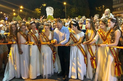 El Desfile de Carrozas de San Julián llena de alegría y color las calles de Cuenca   