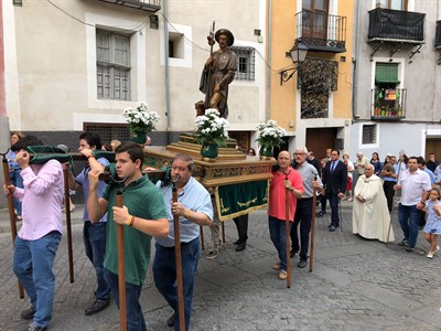 Ángel Mariscal preside la procesión de San Roque por las calles del Casco Antiguo