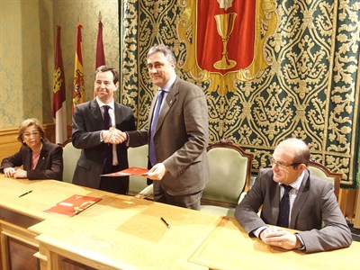 Ayuntamiento y Junta de Cofradías renuevan su compromiso con la Semana Santa de Cuenca