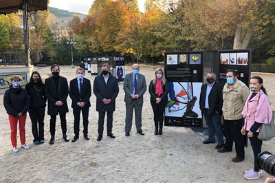 El ‘Paseo de los Artesanos’ llega al parque de San Julián para promocionar la labor de este sector en la región