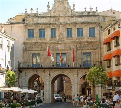 El Ayuntamiento de Cuenca decreta un día de luto oficial como muestra de solidaridad con la ciudad hermana de L’Aquila