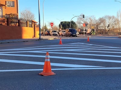 El Ayuntamiento de Cuenca avanza en la renovación de la señalización vertical y horizontal de la ciudad por la Ronda Oeste