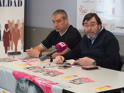 La guía local para usuarios del carnet joven europeo recoge descuentos de hasta el 25% en comercios de la ciudad 