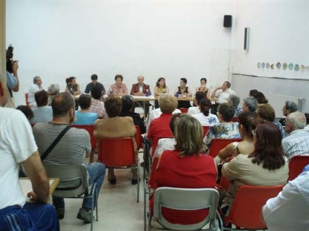 Los vecinos de San Antón trasladan sus problemas a su concejal de barrio, Angustias de la Cruz