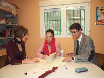 El Ayuntamiento y ADOCU favorecerán la integración laboral de personas con Síndrome de Down