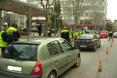 La Policía Local distribuye 580 notas informativas a vehículos que se encontraban mal estacionados