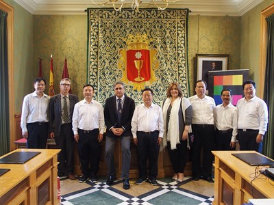 Mariscal recibe a una delegación de la ciudad china de Honghe