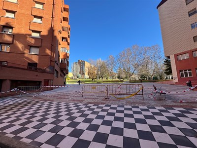 Continúa el Plan de Mantenimiento Urbano del Ayuntamiento de Cuenca con el arreglo del acerado de Hermanos Becerril