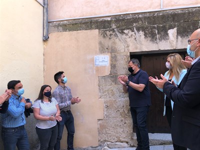 Ayuntamiento y Peñas Mateas hacen un emotivo homenaje a los fallecidos conquenses Mateos