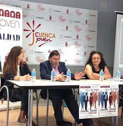 Una mesa redonda reúne a expertos para debatir sobre la necesidad de sensibilizar a los jóvenes en la igualdad