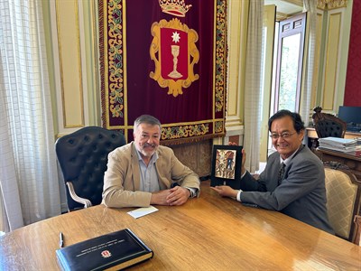 El alcalde Darío Dolz pone en valor con el embajador de Japón la instalación de empresas niponas y la importancia del turismo